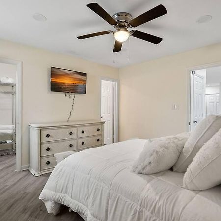 Cozy 2 Bedroom Duplex In Charlotte, Jacuzzi, Sleeps 6 Plus 2 ภายนอก รูปภาพ