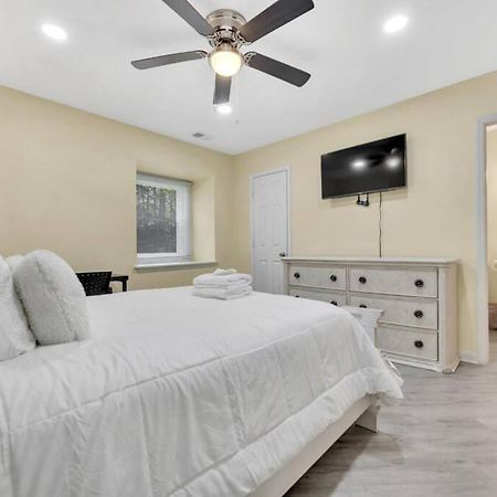Cozy 2 Bedroom Duplex In Charlotte, Jacuzzi, Sleeps 6 Plus 2 ภายนอก รูปภาพ