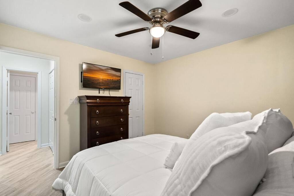Cozy 2 Bedroom Duplex In Charlotte, Jacuzzi, Sleeps 6 Plus 2 ภายนอก รูปภาพ