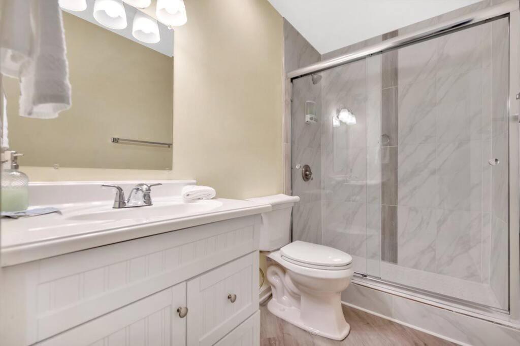 Cozy 2 Bedroom Duplex In Charlotte, Jacuzzi, Sleeps 6 Plus 2 ภายนอก รูปภาพ