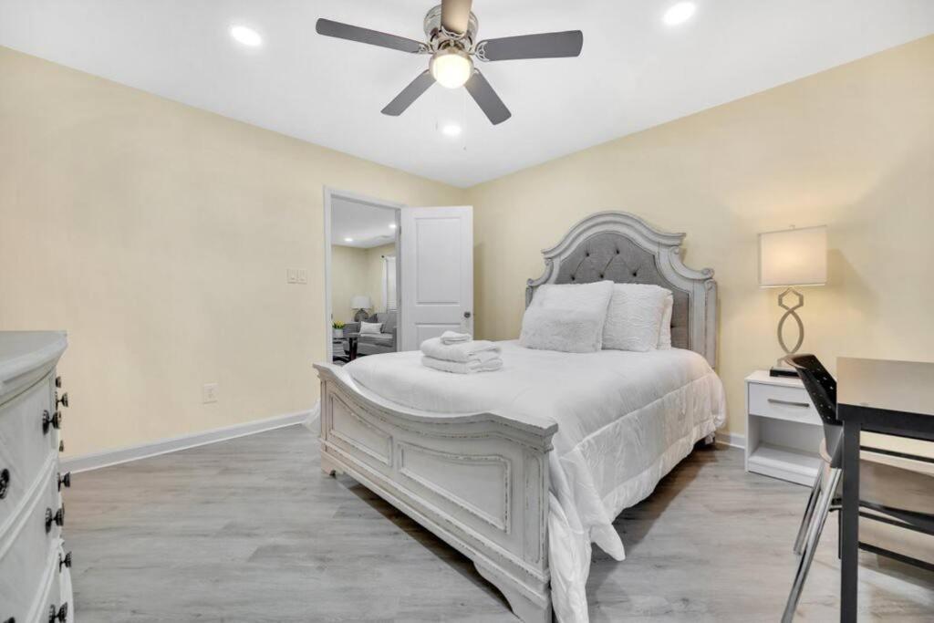 Cozy 2 Bedroom Duplex In Charlotte, Jacuzzi, Sleeps 6 Plus 2 ภายนอก รูปภาพ